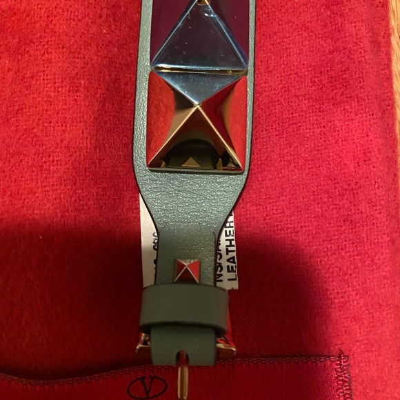 BNWT Valentino Large Rockstud Bracelet - Picture 3 of 4